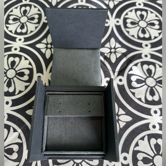 David Yurman earring box - Picture 2 of 3